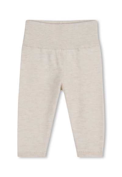 Beżowe, dziergane dziecięce spodnie z szerokim ściągaczem w pasie i ściągaczami przy kostkach, zaprojektowane dla komfortu i ciepła.