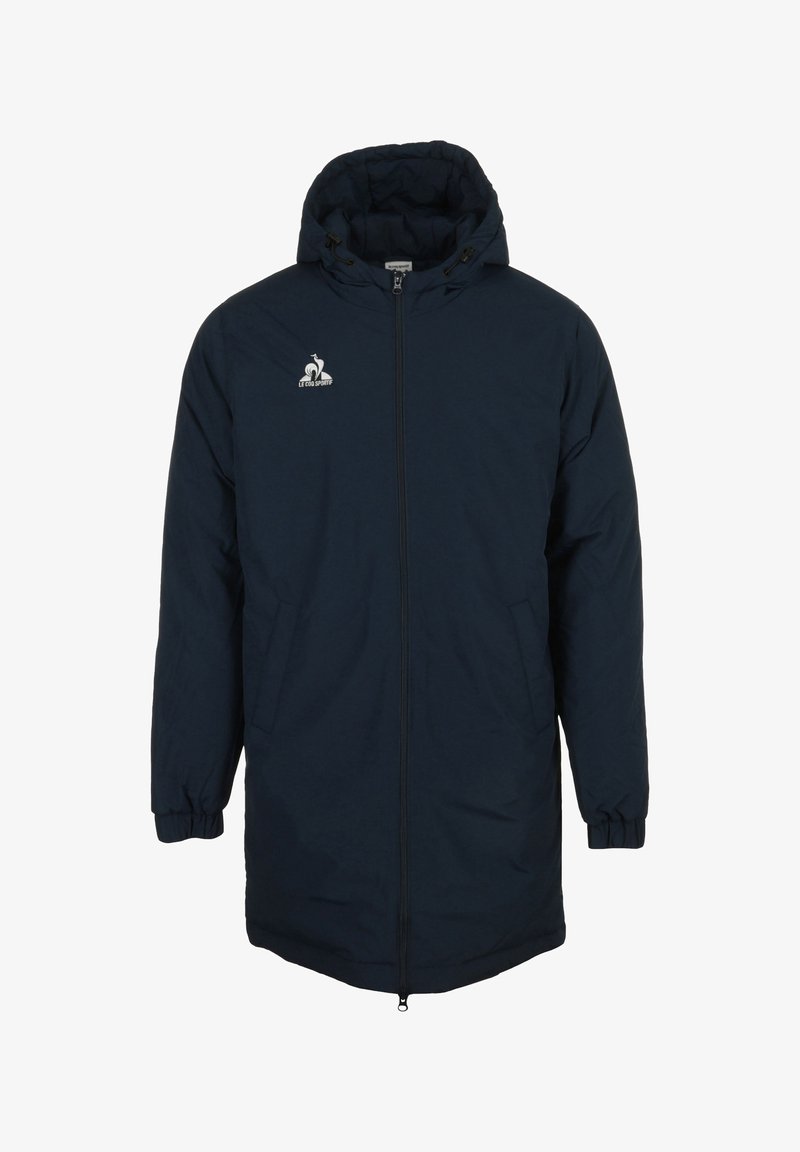 Cappotto imbottito blu navy con cappuccio, zip frontale, polsini elasticizzati e tasche laterali; presenta un logo bianco sul petto.