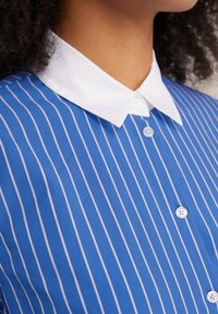 WE Fashion Bluza z gumbi - blue