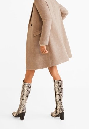 Abrigo corto - beige