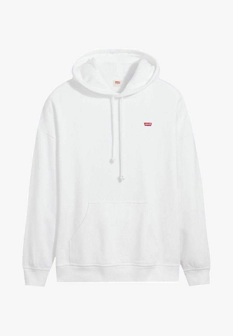 Sudadera blanca con capucha hecha de tela gruesa. Presenta un bolsillo frontal tipo canguro, puños de canalé y un pequeño logo rojo en el pecho.