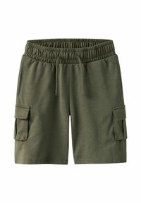 Pantaloni cargo verde oliva con vita elastica, cordoncino e due tasche laterali. Realizzati in un tessuto morbido e leggero con una vestibilità rilassata.