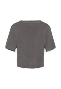 Maglione corto a maniche corte di colore grigio scuro. Presenta un colletto a costine e una morbida texture lavorata a maglia con costruzione delle spalle senza cuciture.