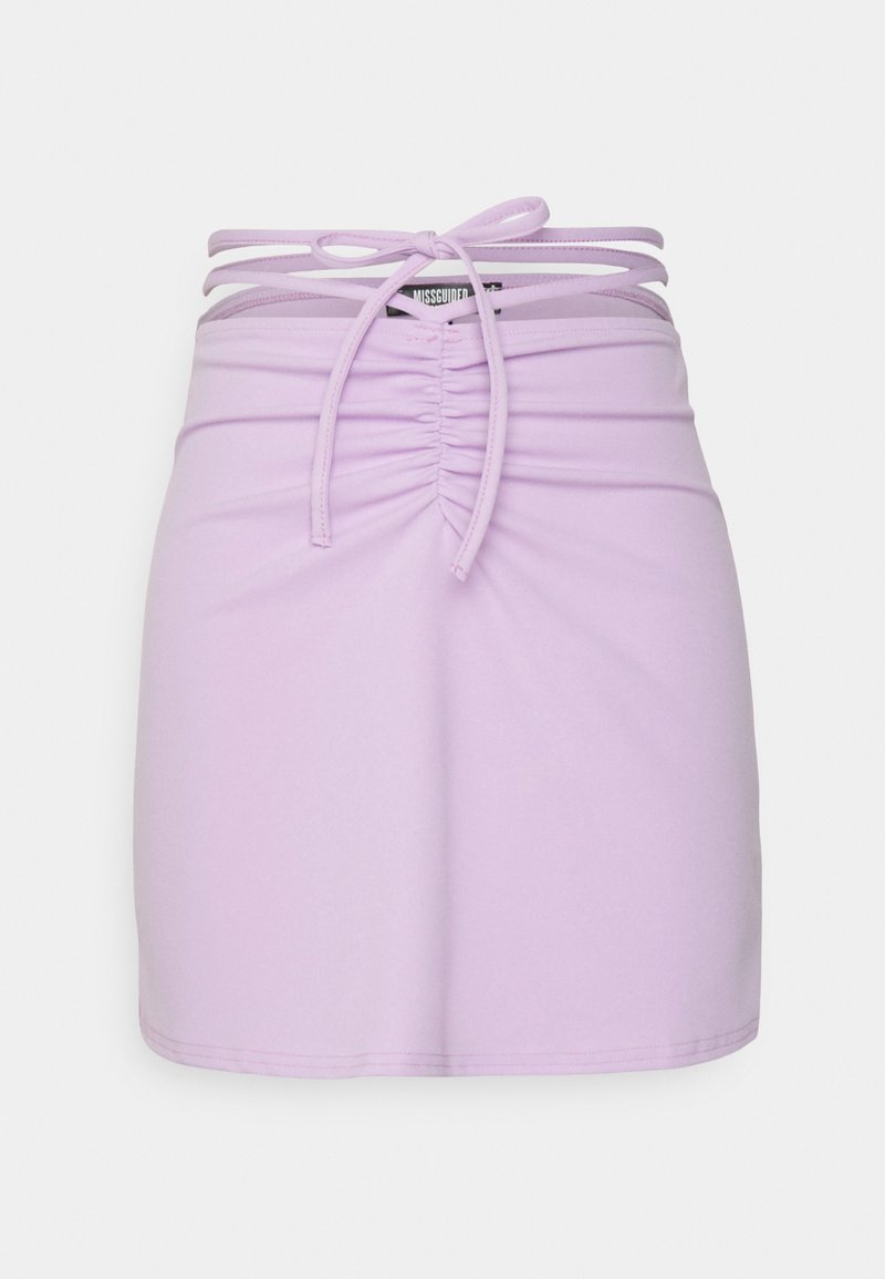 Mini-jupe lilas en matière extensible, présentant des détails froncés à la taille et un design noué à l'avant pour un ajustement réglable.