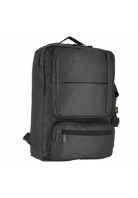 Sac à dos en tissu noir avec plusieurs compartiments zippés, des bretelles réglables et une poignée supérieure ; présente une surface texturée et une forme rectangulaire.