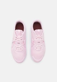 Nike Performance IN SEASON TR 13 - Tenisice za trening - pink foam/dark team red/adobe