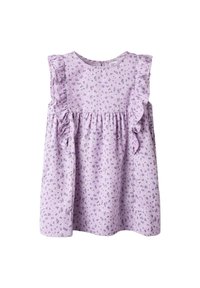 Haut floral violet avec des manches volantées, une taille froncée et de petits motifs floraux dans des tons de violet et de vert sur un fond lavande clair.