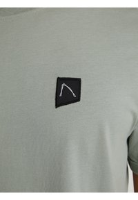 Pienoiskuva 9