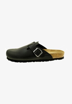 Schwarze Clogs aus Gummi mit einem Schnallenriemen, Korkfußbett und strukturiertem Sohlen. Verfügt über Belüftungsöffnungen und ein offenes Rückendesign.