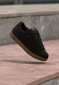 Unselected, black/grey