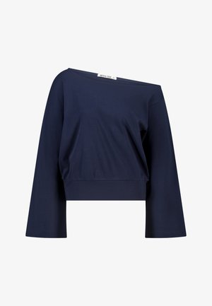 Haut court bleu marine en tissu doux. Caractérisé par des manches larges et un design épaules dénudées. Texture lisse avec une silhouette simple.