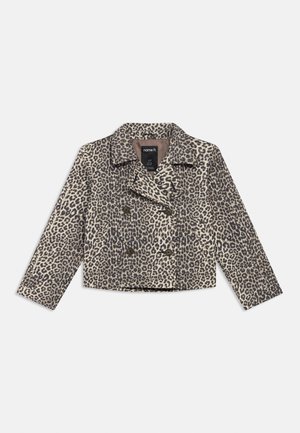 Leopardo rašto švarkelis su dvieiliu užsegimu, rudos spalvos sagomis ir trumpintu kirpimu. Pagamintas iš tekstūruotos medžiagos smėlio ir tamsiai rudos spalvų atspalviais.