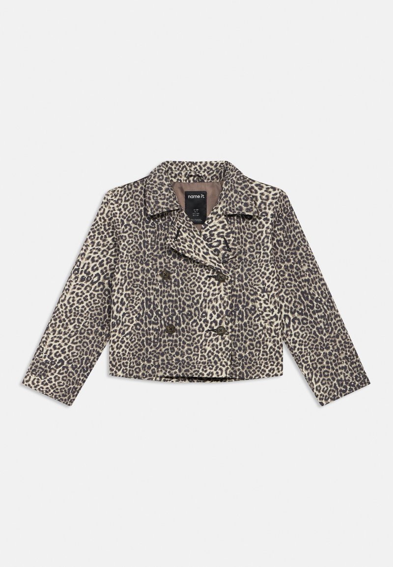Μπουφάν με λεοπάρ μοτίβο, διπλής σειράς κουμπιά, καφέ κουμπιά και κομμένη εφαρμογή. Κατασκευασμένο από υφασμάτινο ύφασμα σε μπεζ και σκούρους καφέ τόνους.