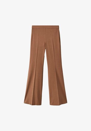 Pantalons marron à jambe large avec une texture lisse, dotés d'une taille haute, de deux plis sur le devant et d'une coupe droite jusqu'à l'ourlet.
