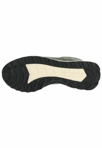 Scarpa da corsa leggera con suola in gomma nera testurizzata, accenti rinforzati beige e tomaia intrecciata verde per la traspirabilità.