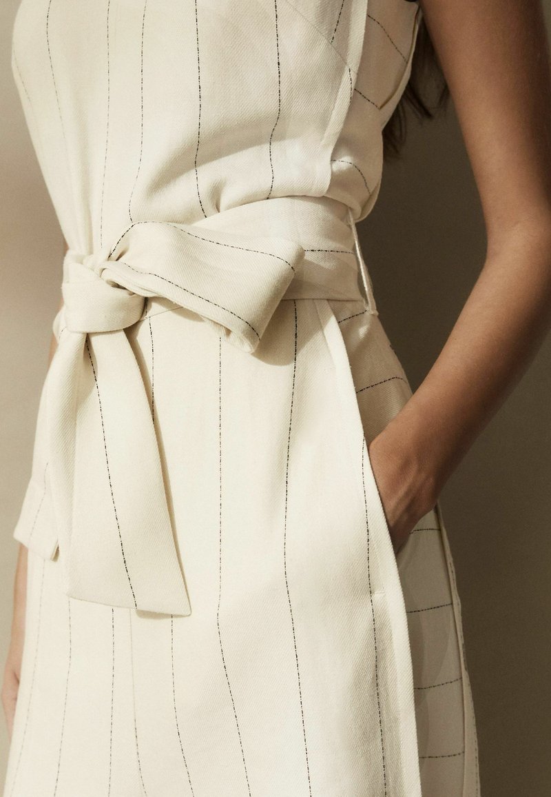 Next STRIPED  - Mono - white