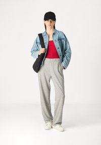 Pieces PCCHILLI SUMMER WIDE PANTS - Auduma bikses - light grey melange