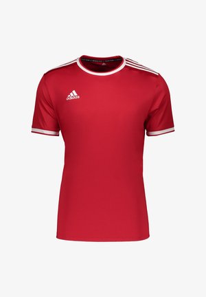 Rood sportshirt gemaakt van ademend materiaal, met witte accenten op de mouwen en kraag, met drie strepen en een Adidas-logo op de borst.