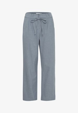 Hellgraue, weit geschnittene Hose aus weichem Stoff mit strukturierter Oberfläche; verfügt über zwei Knöpfe und einen gebundenen Taillenzug zur Anpassung.