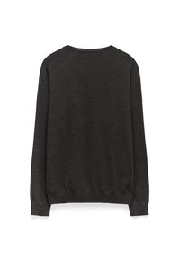 Dunkelgrauer Pullover mit rundem Halsausschnitt, langen Ärmeln und gerippten Bündchen und Saum. Glatte, weiche Textur und schlichtes Design.