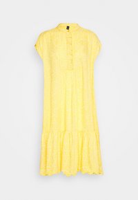 Gul blomsterkjole med høj halsudskæring, korte ærmer, knappedetaljer og lagdelt nederdel. Fremstillet af let vævet materiale med en blød tekstur.