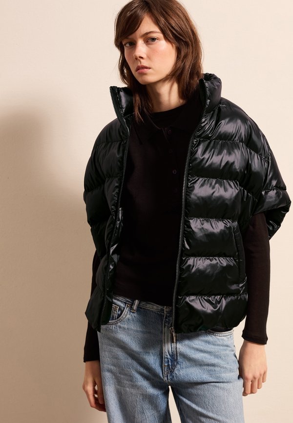 QUILTED PONCHO WITH HIGH NECK. - Winterjacke