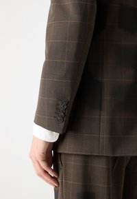 Thumbnail Image 13