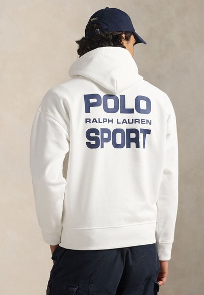 Fehér kapucnis pulóver tengerészkék felirattal a hátoldalán: "POLO RALPH LAUREN SPORT". Puha tapintású, kenguruzsebbel.