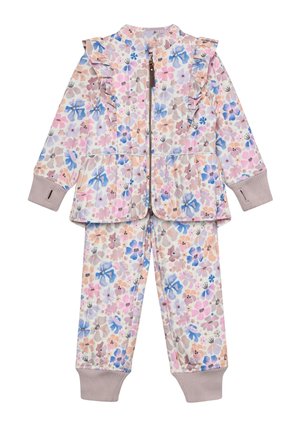 Chándal con estampado floral en tela suave, con volantes en la chaqueta. Los colores incluyen rosa, morado y azul con puños acanalados.