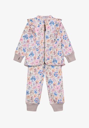 Survêtement à motif floral en tissu doux, avec des volants sur la veste. Couleurs : rose, violet et bleu, avec des poignets côtelés.
