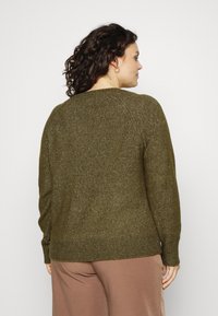 Vero Moda Curve VMNEWWIND VNECK - Camisola - dark olive