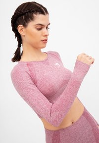 SQUATPROOF LONG SLEEVE RUSH+ SEAMLESS CROPPED LONG SLEEVE  - Long sleeved top - pink