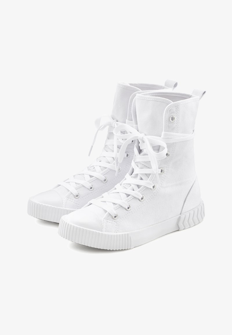 Zapatillas altas blancas de lona con un acabado texturizado, que cuentan con una suela de goma, punta redonda y diseño con cordones.