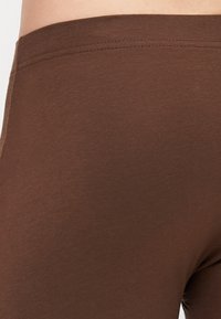 Thumbnail Image 8