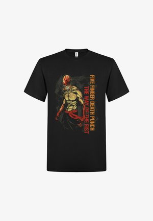 Musta puuvillainen t-paita, jossa on graafinen kuva lihaksikkaasta hahmosta, jolla on pääkallonaama, punaiset korostukset ja teksti "FIVE FINGER DEATH PUNCH THE WAY OF THE FIST."