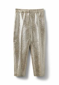 Metallic auksinės spalvos trumpesnės kelnės su tekstūruotu raštu, turi plokščią priekį ir šonines kišenes. Lygus paviršius su blizgiu apdaila.