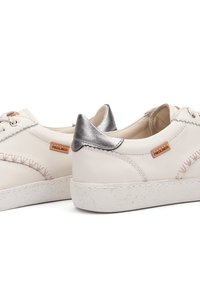 Pikolinos Baskets basses - white