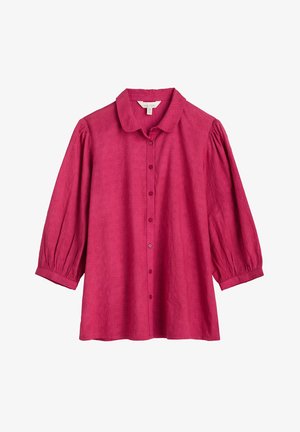 Fuksiaroosa nööpidega pluus kraega, kolmeveerandi puffvarrukatega ja pehme, tekstuuriga kangast.