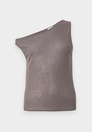 Αμάνικη τοπ σε απόχρωση ταουπ με σχεδιασμό ενός ώμου και ασύμμετρο ντεκολτέ, κατασκευασμένη από ελαφρύ, ελαφρώς διαφανές ύφασμα.