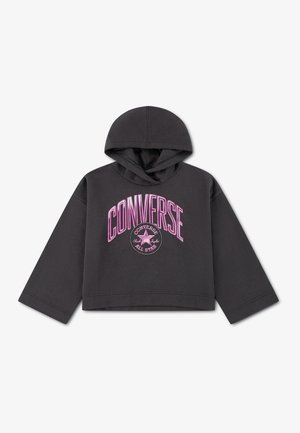 Felpa corta nera con cappuccio e maniche larghe, con scritto rosa "CONVERSE" e logo rotondo con una stella sul davanti.