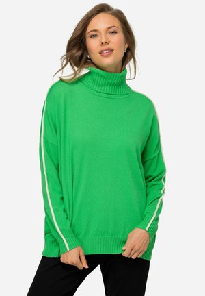 Maglione verde a collo alto in morbido tessuto a maglia, con strisce laterali bianche, vestibilità rilassata e polsini e orlo ribattuti.