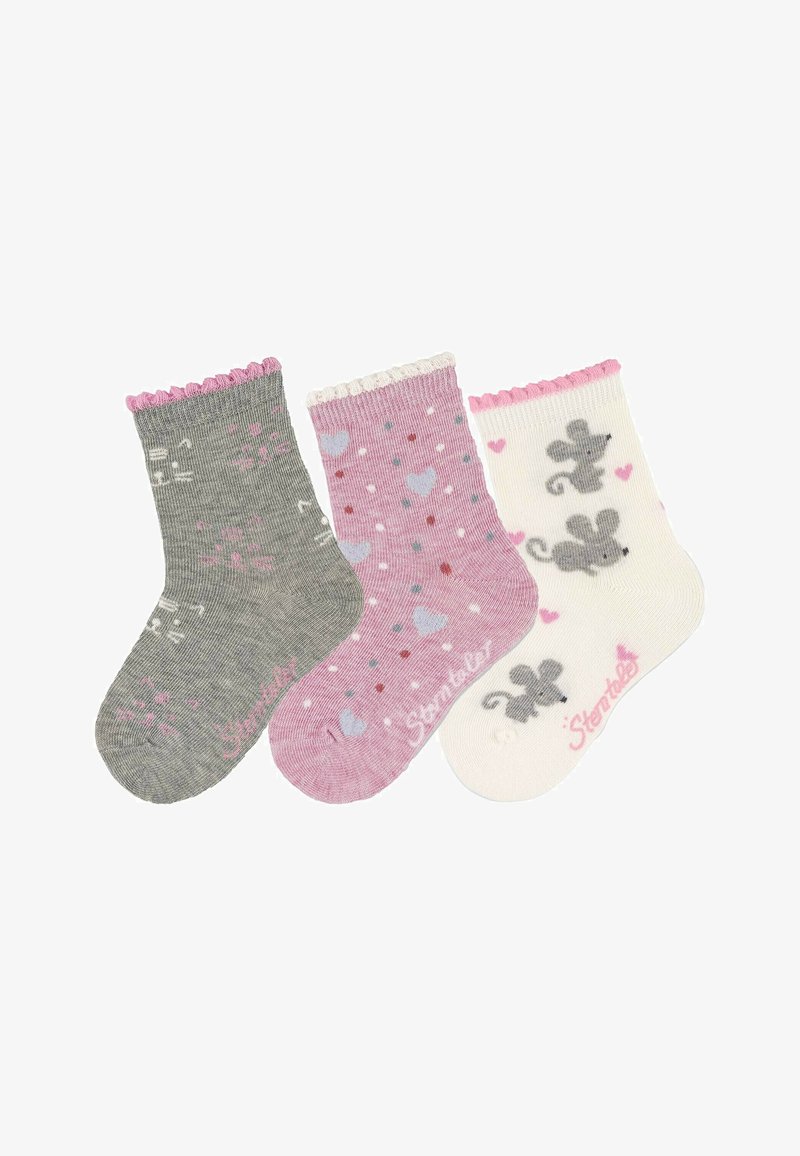 Drei Paar Kindersocken: grau mit Herzen, pink mit Punkten und weiß mit Mausmotiven, alle mit Rüschenspitze und weichem Strickmaterial.