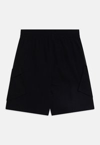 Sorte cargoshorts i lett materiale, med elastisk midje og to store sidelommer. Enkelt design uten mønstre.