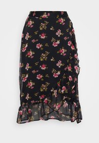 Svart blomstret skjørt med rosa og grønne blomstermønstre, volangkant og lagdelt design laget av lett, gjennomsiktig stoff.