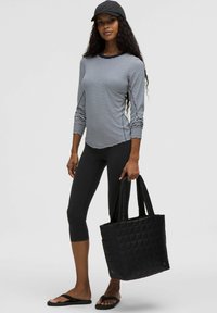 lululemon QUILTED GRID TOTE - Shopping bag - black