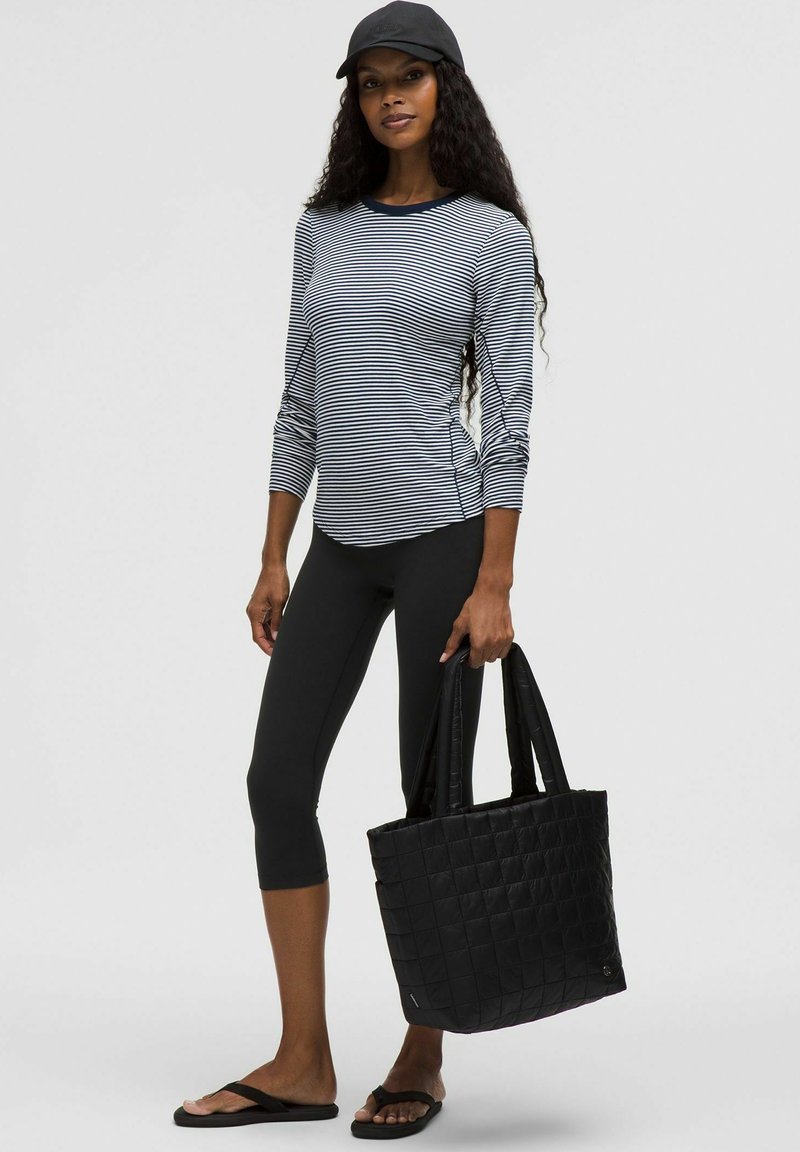 lululemon QUILTED GRID TOTE - Shopping bag - black