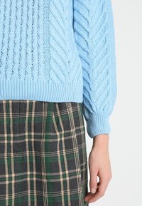 Dorothy Perkins Stickad tröja - light blue