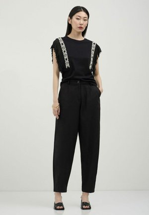 CARROT TINTA UNITA  - Trousers - nero