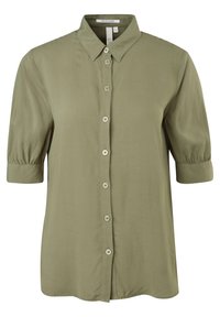 Blouse manches courtes vert olive clair avec un col et sept boutons sur le devant, manches légèrement bouffantes rassemblées aux poignets.