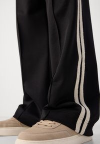 Calvin Klein STRIPE - Trainingsbroek - black